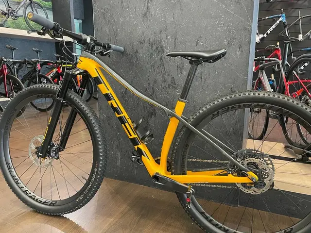 TREK PROCALIBER 9.7 CARBON MTB CHEAP CHEAP SELLING ! — used bicycle for sale in Pulau Pinang, Malaysia
