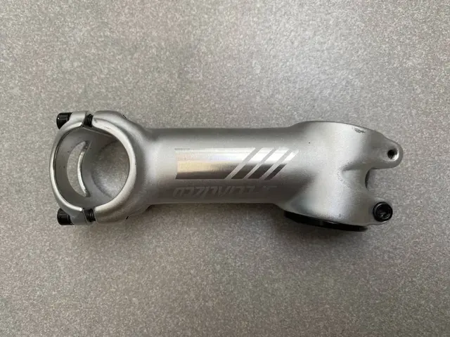Specialized adjustable stem, 1 1/8" steerer, 31.8mm handlebar, 105mm, multi degree — used bicycle for sale in Selangor, Malaysia