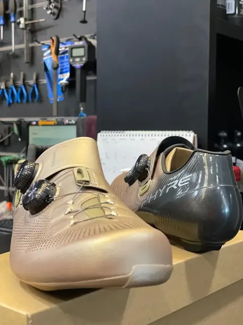 SHIMANO RC903E LIMITED EDITION COLOR ROAD SHOE ! — used bicycle for sale in Pulau Pinang, Malaysia