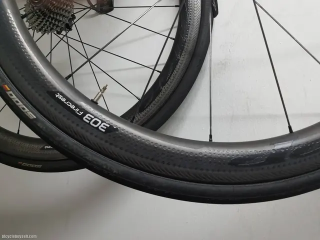 Zipp 303 firecrest clincher (V10) — used bicycle for sale in Johor, Malaysia