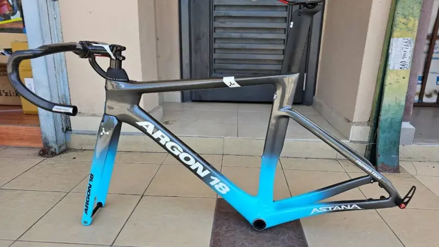 Argon 18 Nitrogen Astana Size S + Vision Metron Handlebar 420mm + FSA K Force Stem 90mm — used bicycle for sale in Selangor, Malaysia