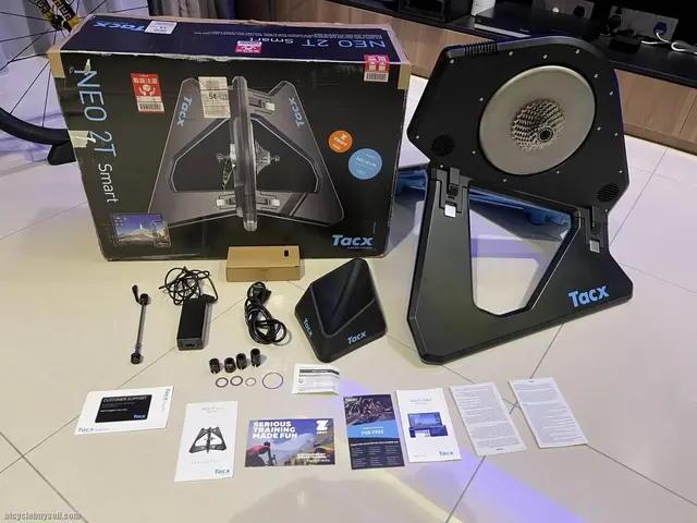 Tacx Neo 2T smart trainer indoor 99% new original condition — used bicycle for sale in Selangor, Malaysia