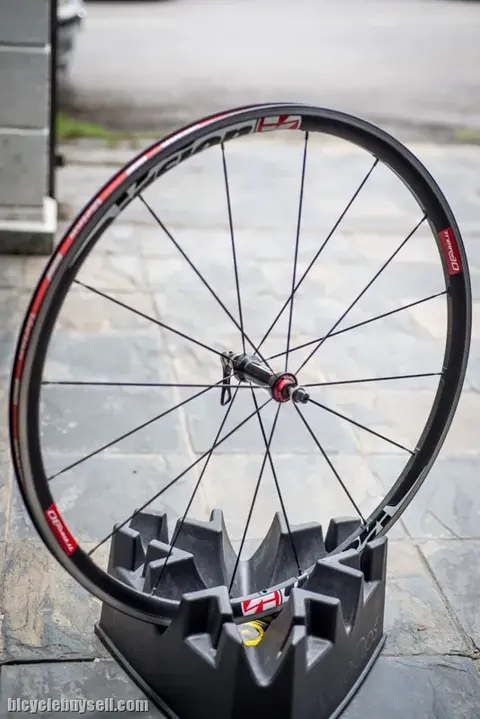 Vision Trimax 30 Front wheel - clincher caliper brake - CERAMIC BEARING — used bicycle for sale in Selangor, Malaysia