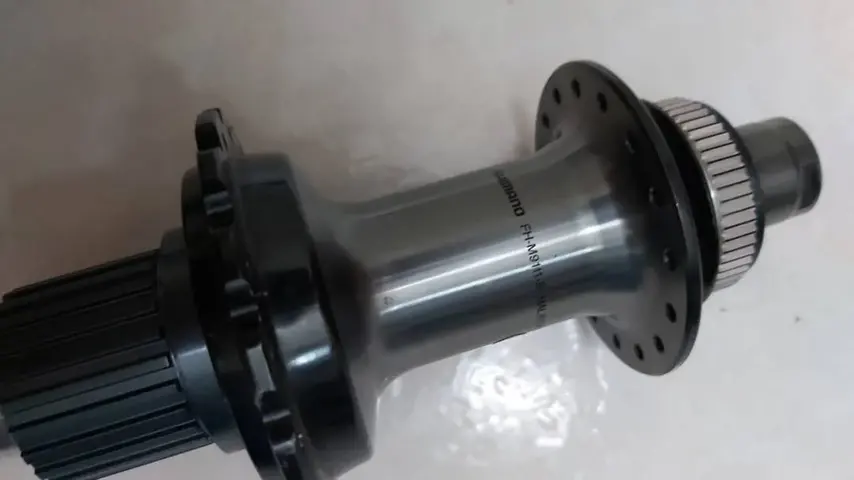 SHIMANO XTR M9111 MTB HUB (REAR SIDE ONLY) — used bicycle for sale in Johor, Malaysia
