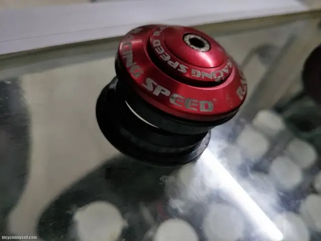 Racing speed headset non taper semi integrated - used less than 3month — used bicycle for sale in Pulau Pinang, Malaysia