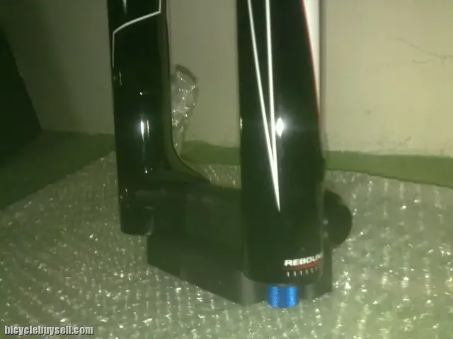 RST Deuce 140mm Travel M.T.B Air Forks 26er (FREE Syncros FR50 1.5" Stem) — brand new bicycle for sale in Selangor, Malaysia