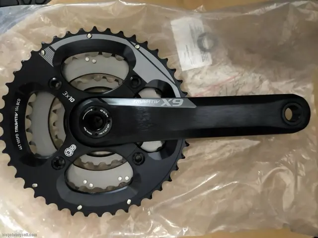 SRAM X9 TRIPPLE CHAINRING CRANKSET 22-33-44 - LAST SET CLEARANCE529 — brand new bicycle for sale in Pulau Pinang, Malaysia