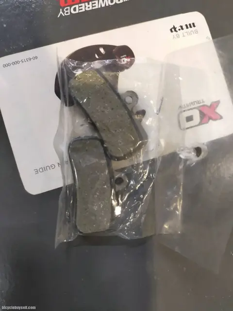 SHIMANO 4 PISTON BRAKE PAD - RESIN COMPOUND - GUARANTEED ORIGINAL — brand new bicycle for sale in Pulau Pinang, Malaysia
