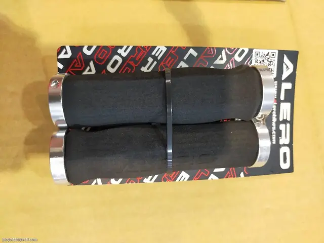 ALERO FOAM LOCK ON GRIP-- LAST UNIT CLEARANCE SALES — brand new bicycle for sale in Pulau Pinang, Malaysia