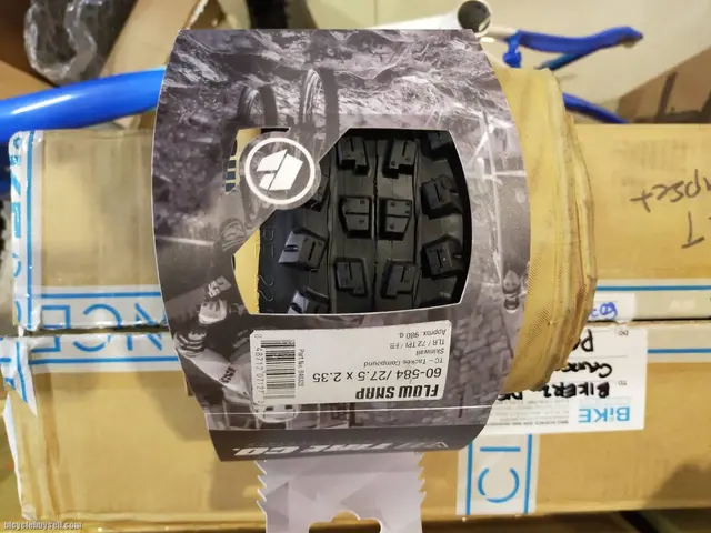 VEE FLOW SNAP 27.5X2.35 TUBLESS READY SKINWALL TACKEE COMPOUND — brand new bicycle for sale in Pulau Pinang, Malaysia