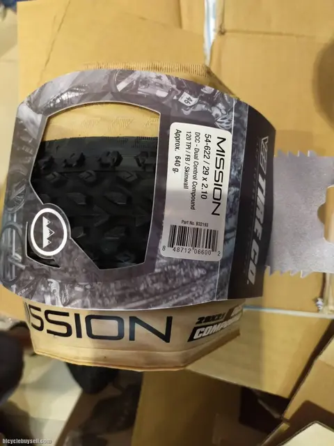 VEE MISSION 29X2.1 DUAL COMPOUND 120TPI SKINWALL SALES CLEARANCE — brand new bicycle for sale in Pulau Pinang, Malaysia