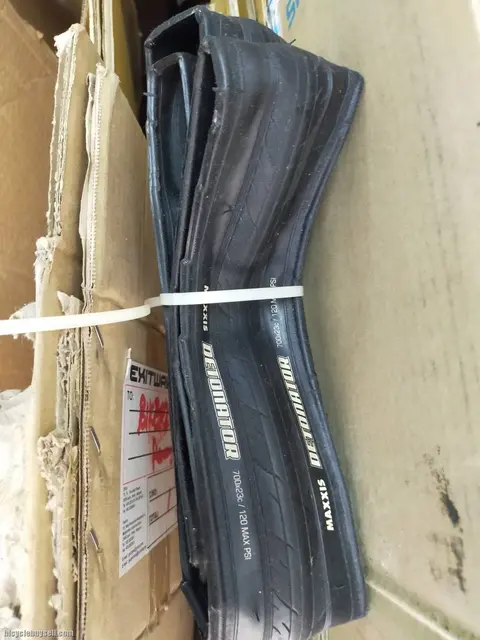 MAXXIS DETONATOR 700X23C KEVLAR FOLDABLE - USED LESS THAN 150KM — used bicycle for sale in Pulau Pinang, Malaysia