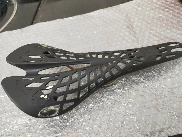 DARAGON BACK ULTRALIGHT SADDLE - USED ONLY LESS THAN 1 MONTH — used bicycle for sale in Pulau Pinang, Malaysia