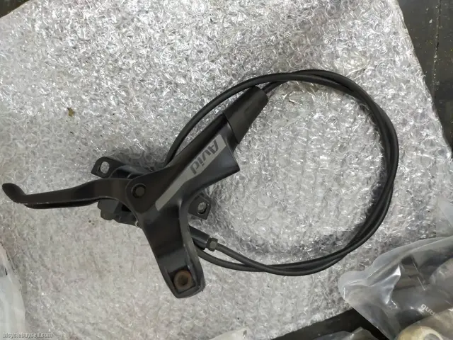 AVID JUST FRONT BRAKE - USED LESS THAN 3 MONTHS — used bicycle for sale in Pulau Pinang, Malaysia
