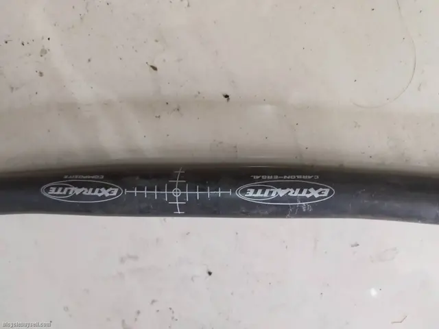 EXTRALITE CARBON BAR 25.4MM CLAMP SIZE — used bicycle for sale in Pulau Pinang, Malaysia