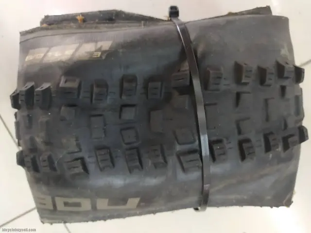 SCHWALBE NOBBY NIC 27.5X2.35 - USED LESS THAN 6 MONTHS — used bicycle for sale in Pulau Pinang, Malaysia