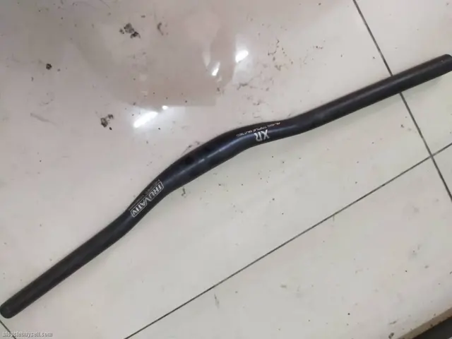 TRUVATIV RISER BAR USED 3 MONTH — used bicycle for sale in Pulau Pinang, Malaysia
