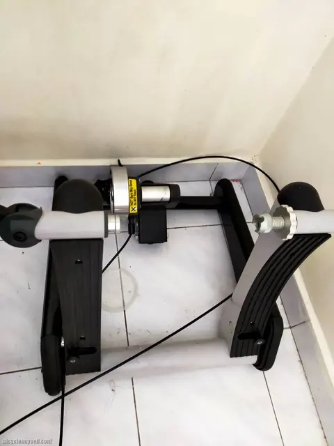 MINOURA LR541 TRAINER - USED ONLY 2 RIDES (BOUGHT NEW AT RM1198 JUST ONE MONTH AGO) PREMIUM QUALITY — used bicycle for sale in Pulau Pinang, Malaysia