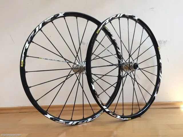MAVIC CROSSMAX XL 650B 27.5 LAST PAIR CLEARANCE - ORIGINALLY SELLING RM3889 GENUINE GUARANTEED — brand new bicycle for sale in Pulau Pinang, Malaysia